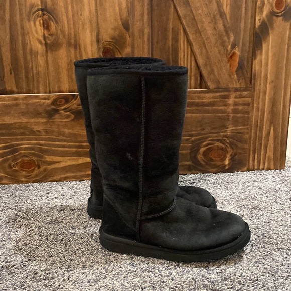 Black UGG boots - Picture 3 of 6